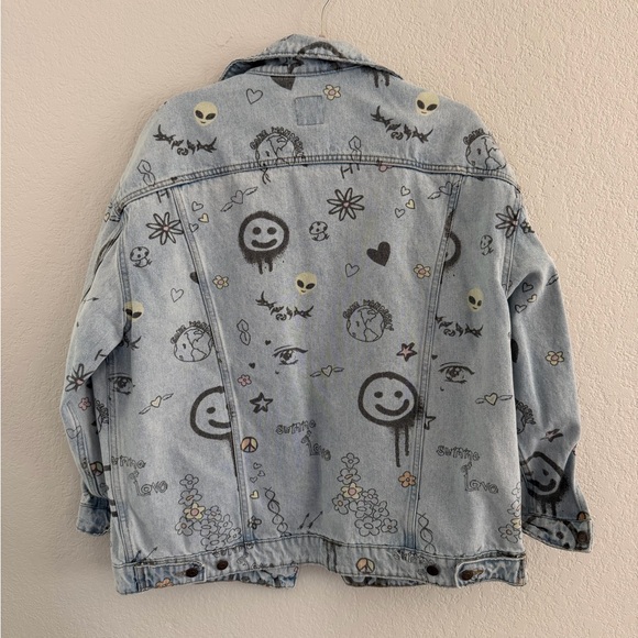 Light Wash Denim Jacket with Illustrated Motifs - Picture 4 of 4